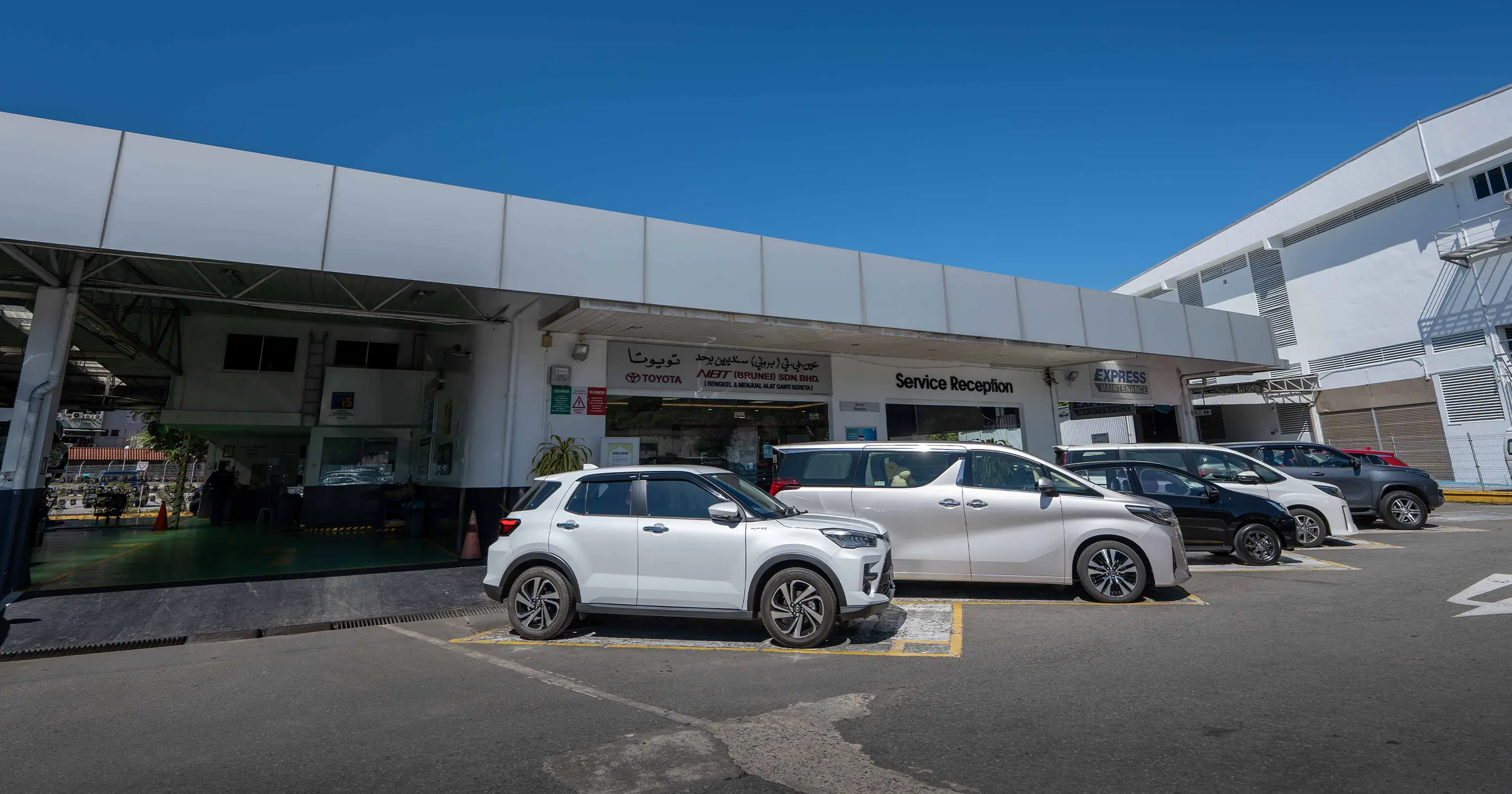 TOYOTA BRUNEI GADONG INSIDE CAR SERVICE CENTER 