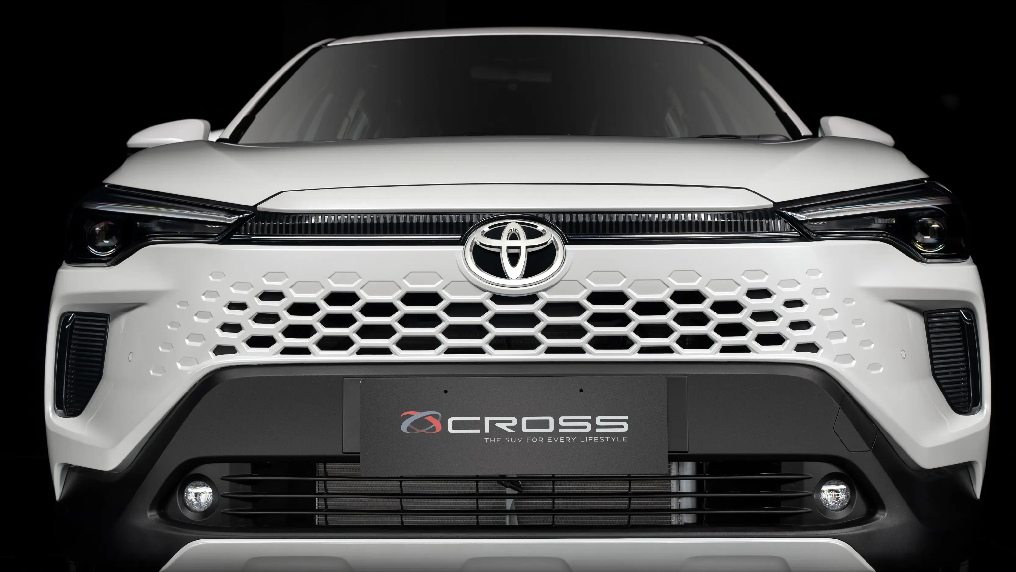 TOYOTA NBT BRUNEI CROSS CAR MONOCHROMATIC GRILLE