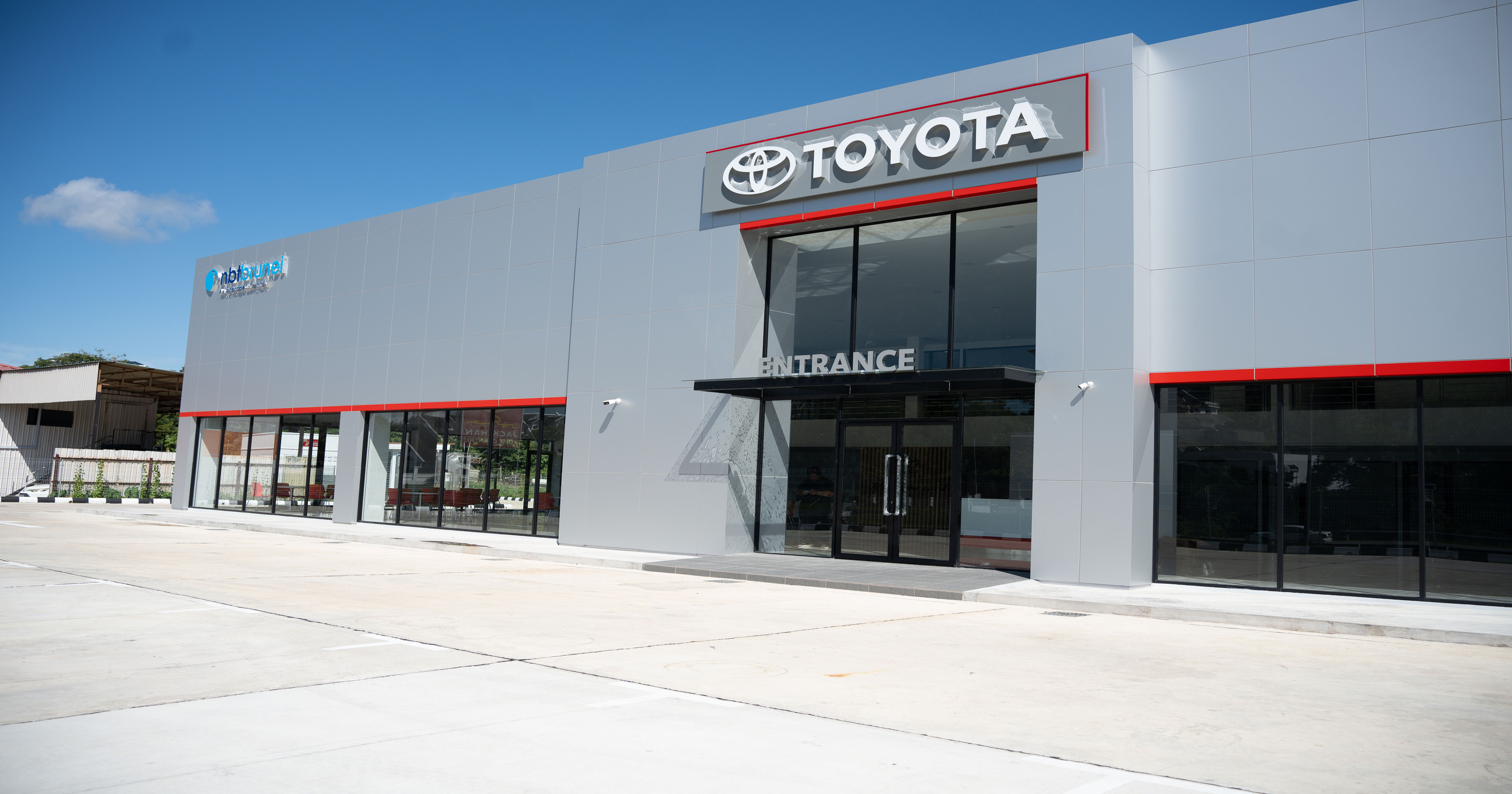 TOYOTA BRUNEI GADONG CAR SERVICE CENTER FRONT 2