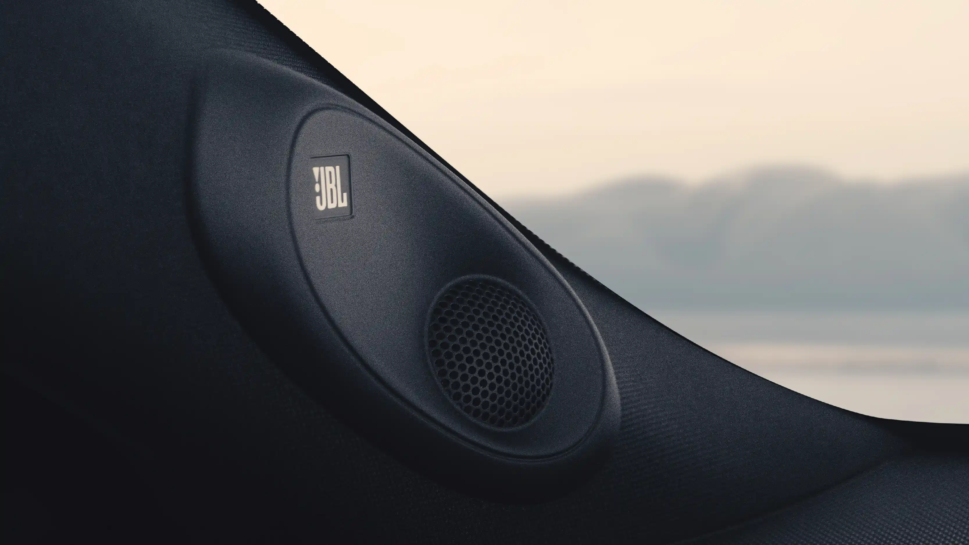 TOYOTA NBT BRUNEI CAMRY HEV CAR 9-Speaker JBL Audio System