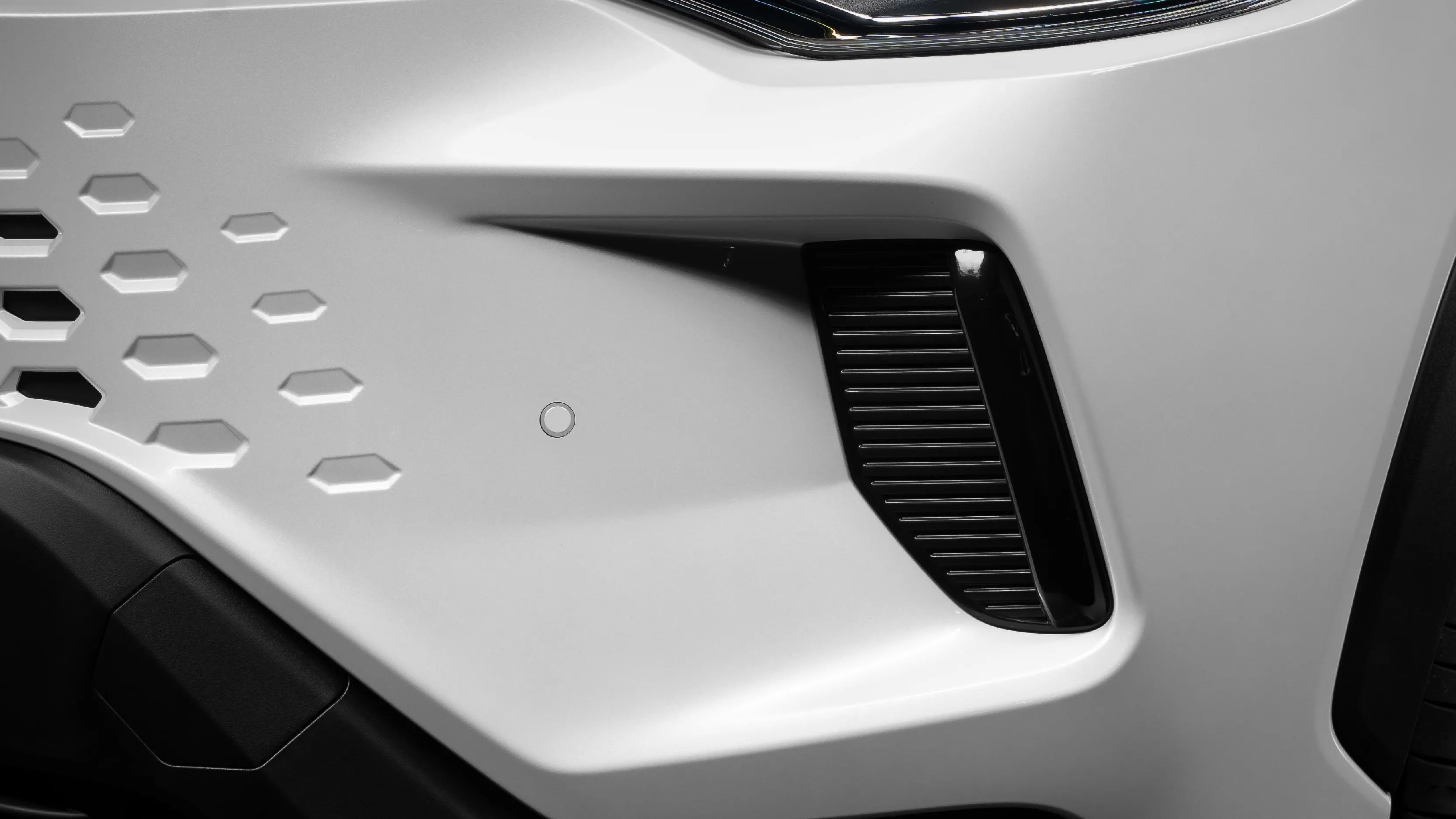 Tyt Corollacross2024 Website Exterior 800X450px 08