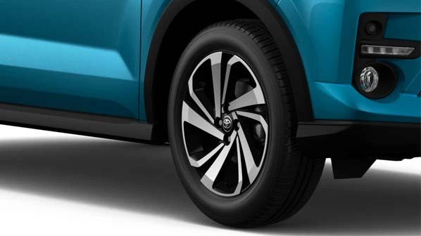 TOYOTA NBT BRUNEI RAIZE CAR 17 INCH WHEELS