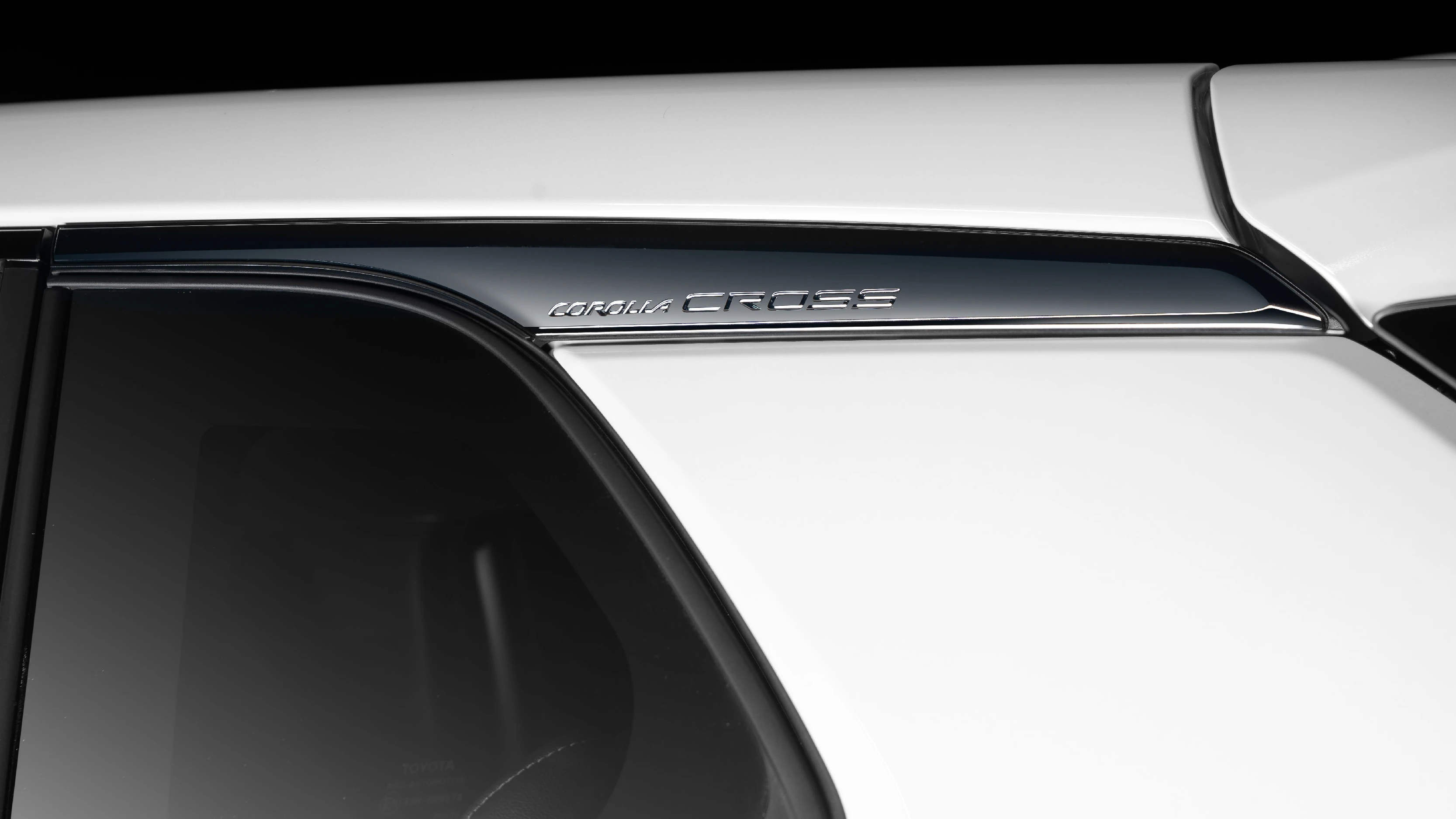 Tyt Corollacross2024 Website Exterior 800X450px 06