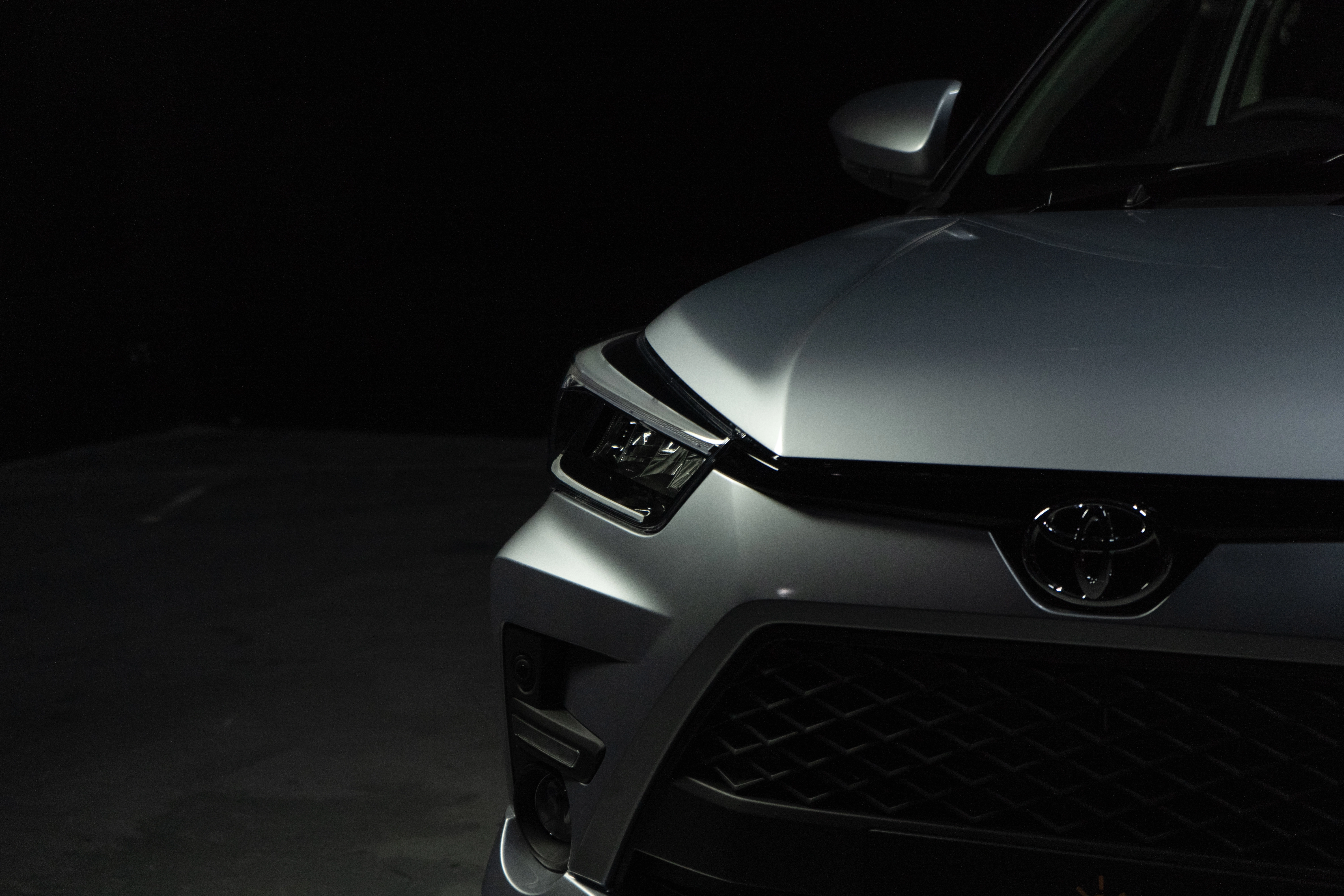 TOYOTA NBT BRUNEI RAIZE CAR TRAPEZOID FRONT