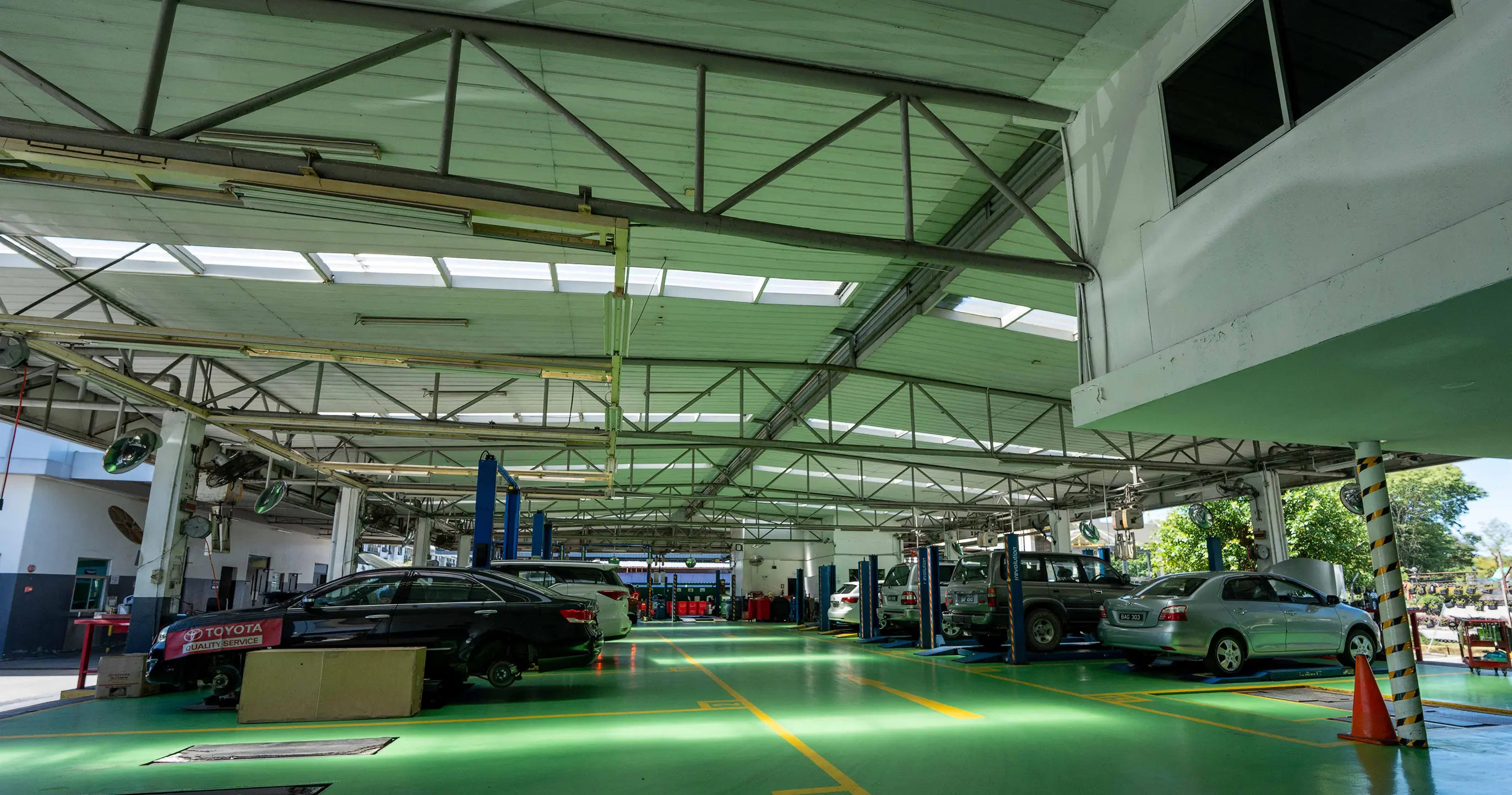 TOYOTA BRUNEI GADONG INSIDE CAR SERVICE CENTER 