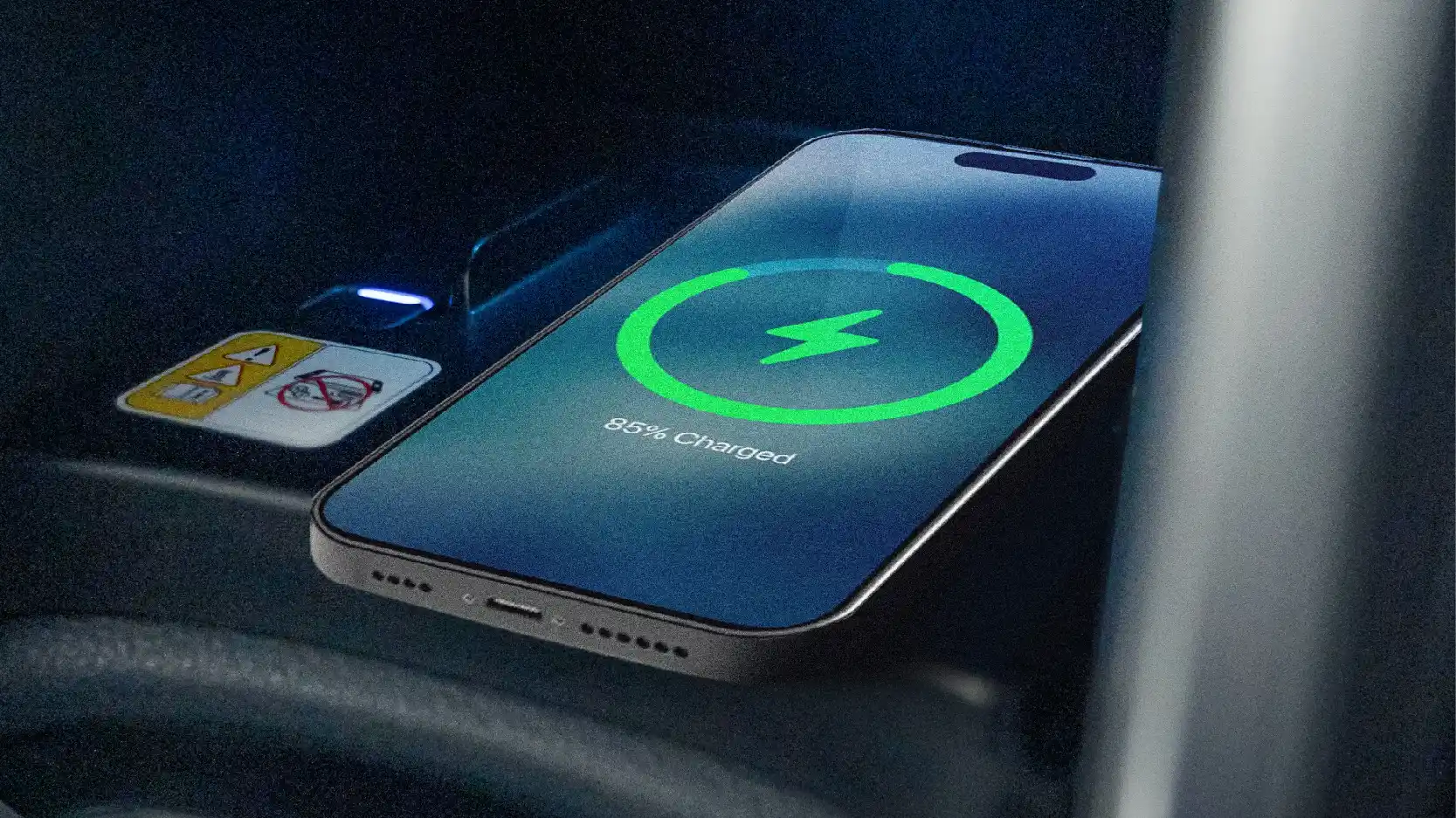 TOYOTA NBT BRUNEI CROSS HYBRID CAR WIRELESS CHARGER