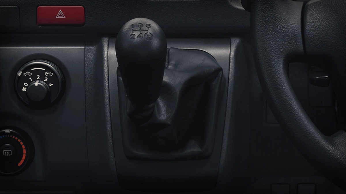 TOYOTA NBT BRUNEI HIACE VAN 5 SPEED MANUAL TRANSMISSION