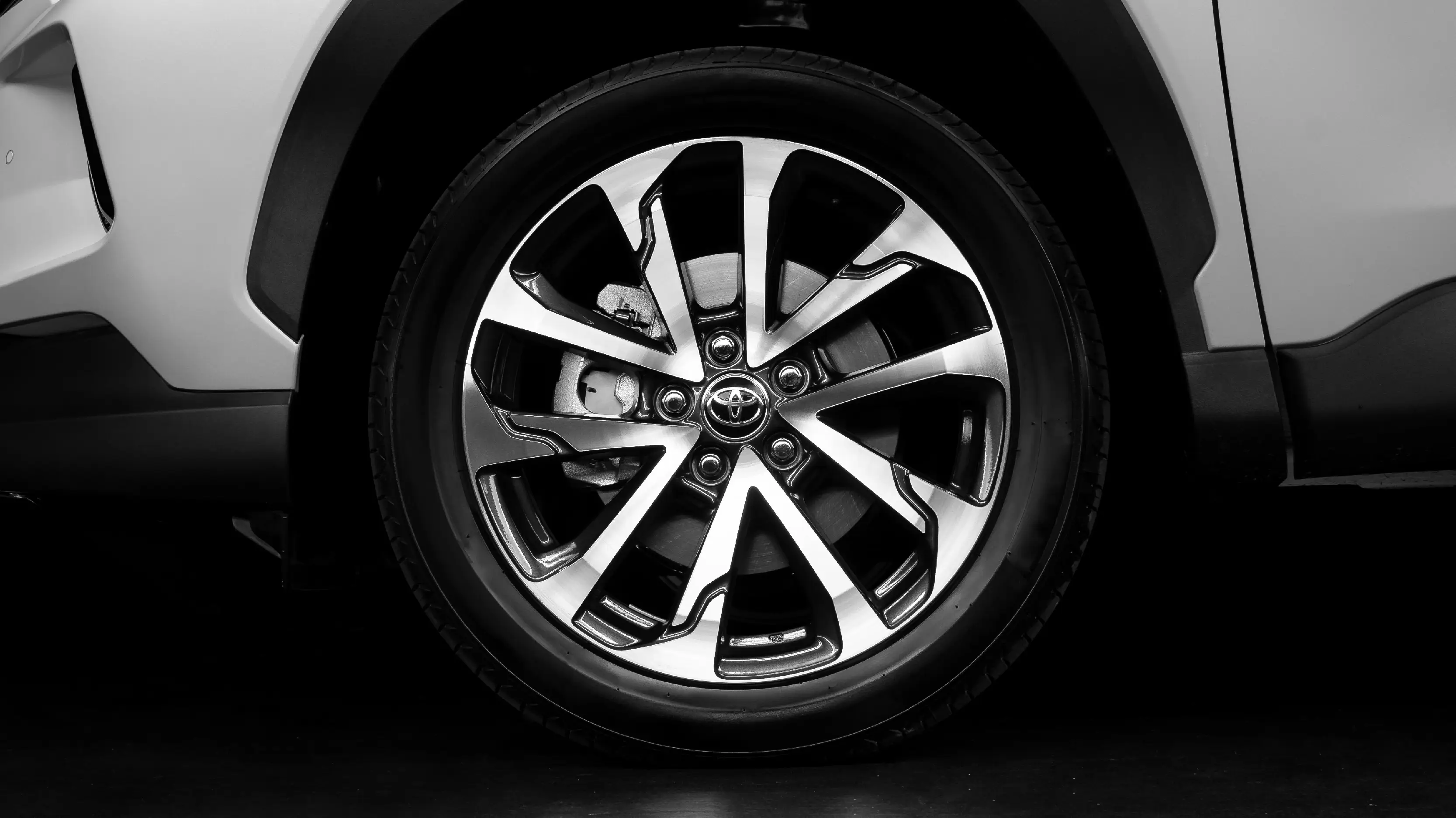 TOYOTA NBT BRUNEI CROSS CAR 18 INCH ALLOY WHEELS
