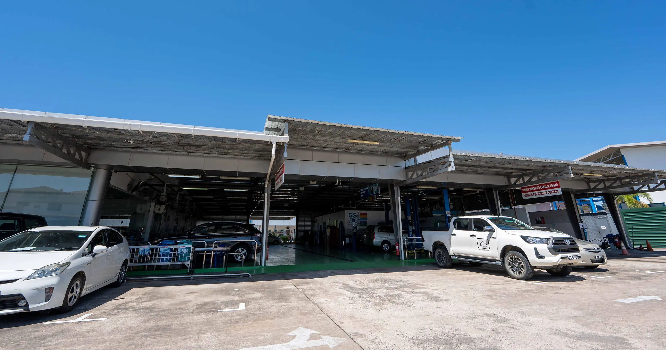 TOYOTA BRUNEI KUALA BELAIT CAR SERVICE CENTER INSIDE VIEW 1