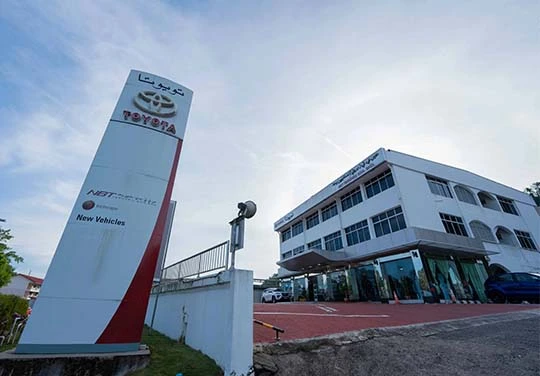 TOYOTA BUNUT CAR SHOWROOM ROAD SIDE VIEW 1